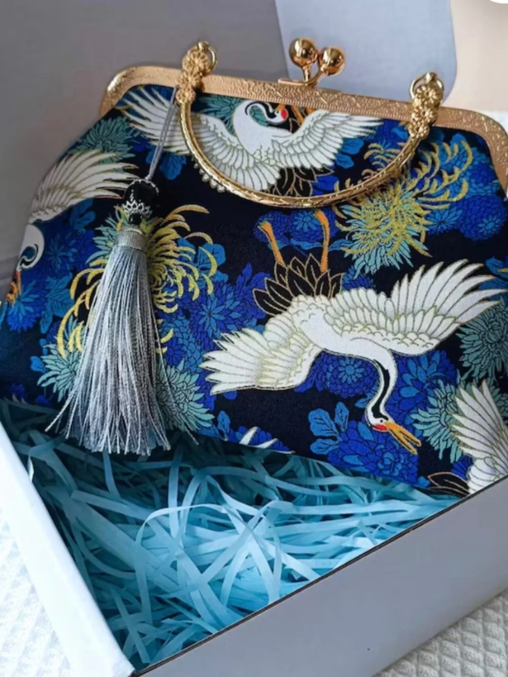 Vintage Floral Kiss Lock Handbag, Retro Fabric Clasp Purse with Chain Strap.